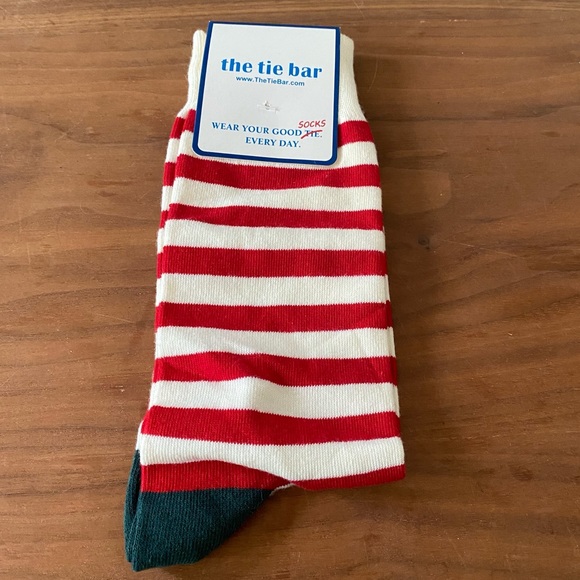 The Tie Bar Men’s Socks Red Striped Holiday Valentines Christmas NWT NEW - Picture 2 of 5